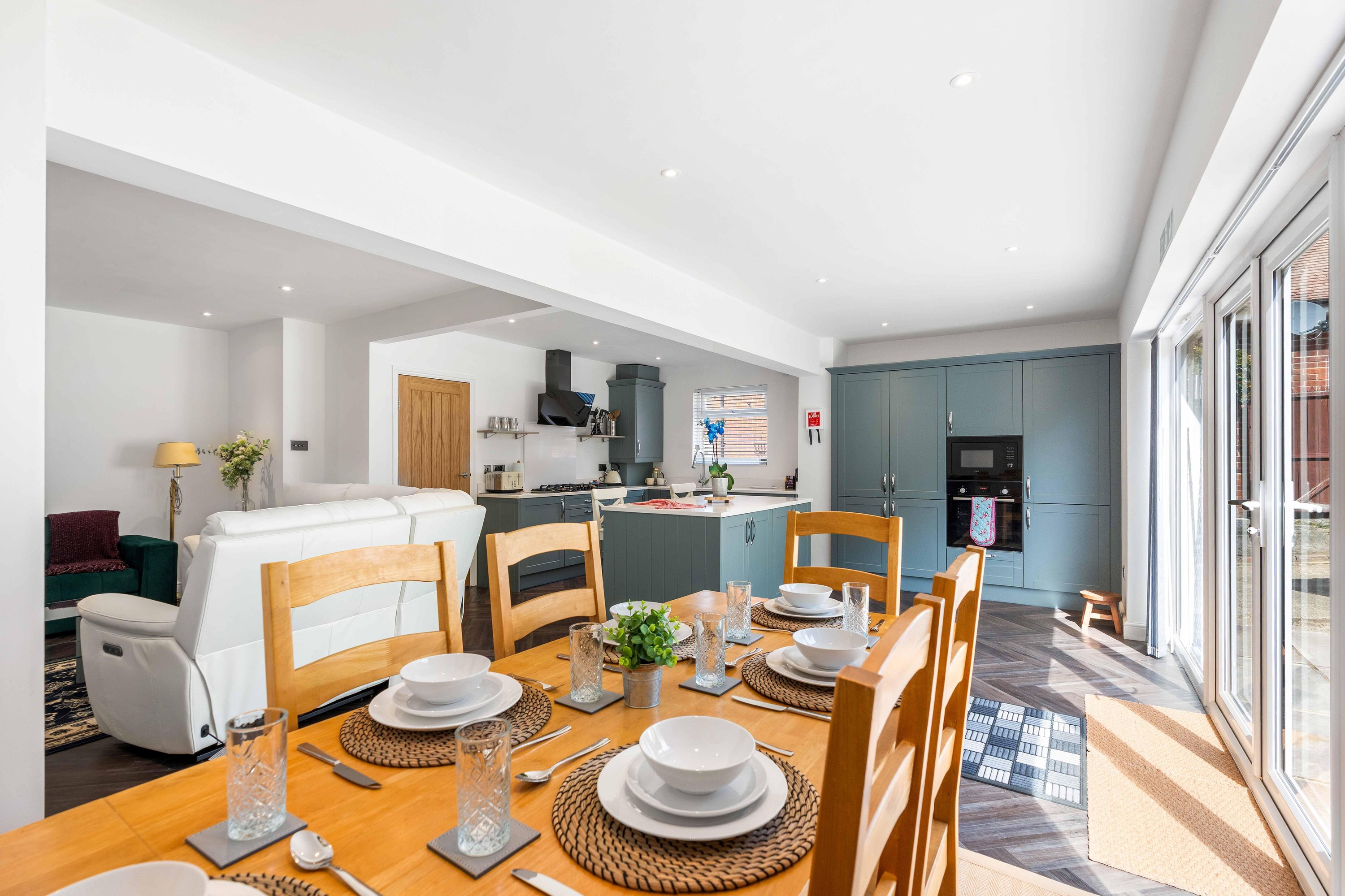 Coral Haven With Parking | By My Getaways in 34 Pines Avenue, Worthing BN14 9JQ Bn14 9JQ - Property image 5 - VivreStays