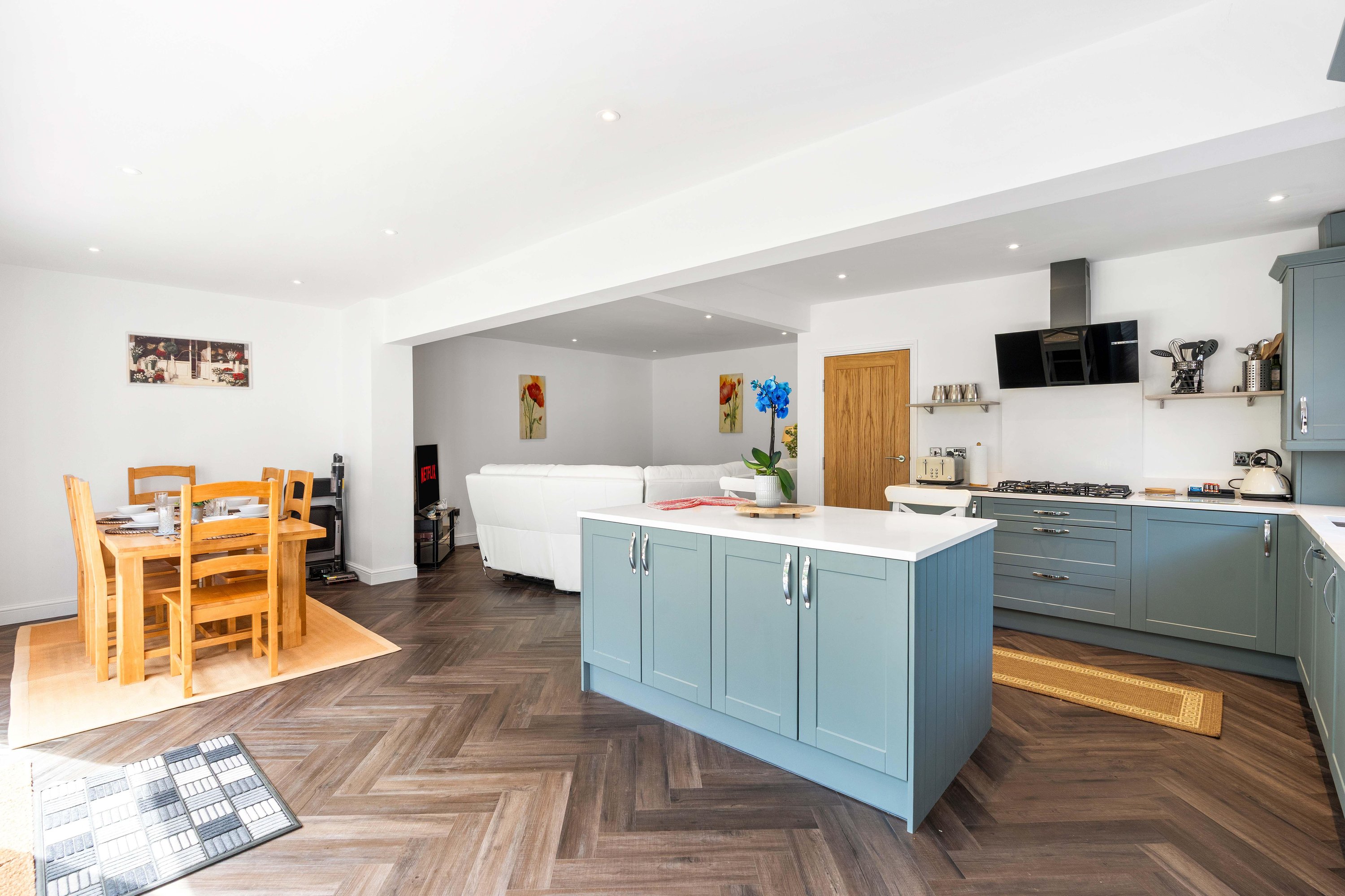 Coral Haven With Parking | By My Getaways in 34 Pines Avenue, Worthing BN14 9JQ Bn14 9JQ - Property image 9 - VivreStays