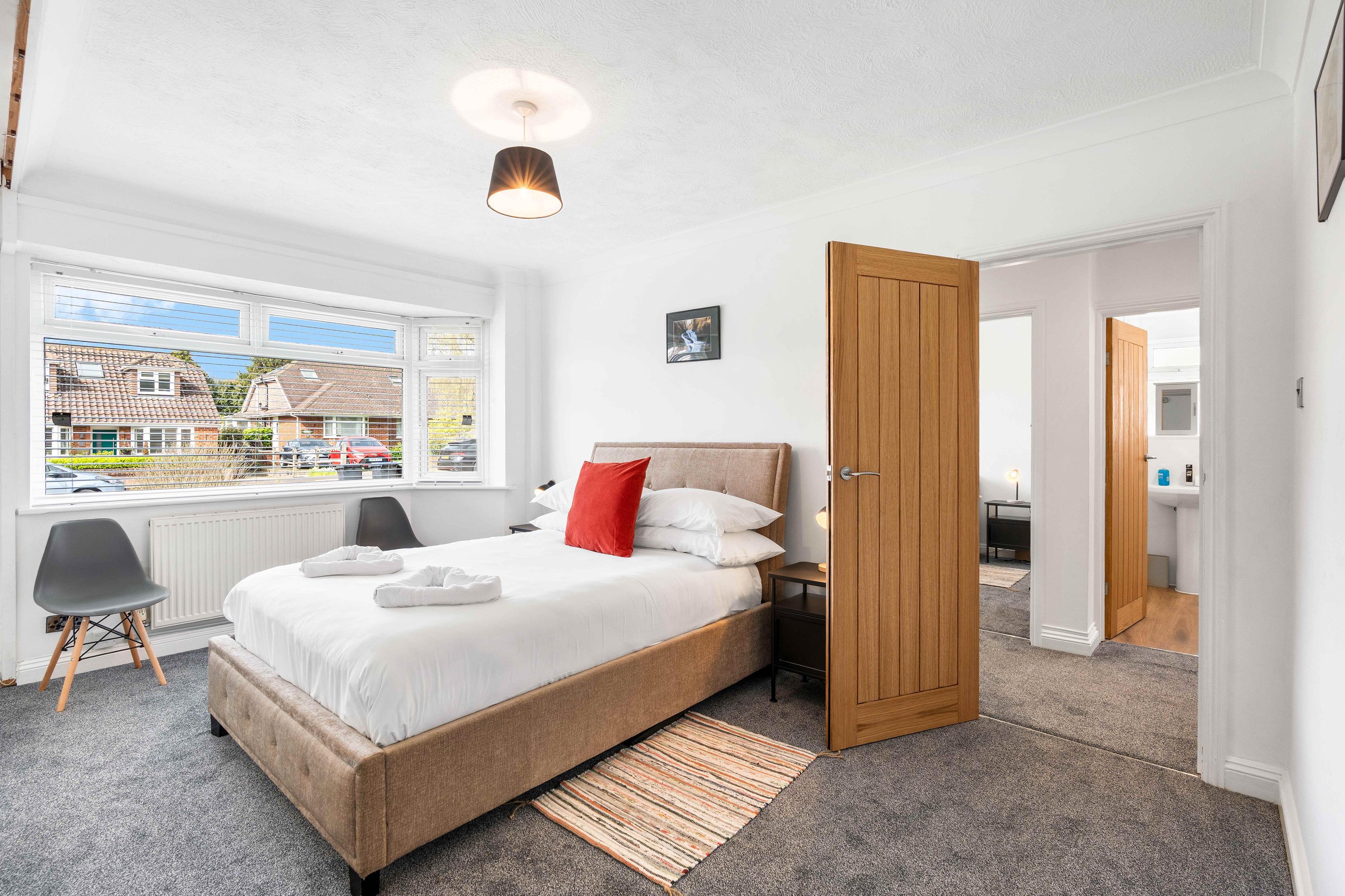 Coral Haven With Parking | By My Getaways in 34 Pines Avenue, Worthing BN14 9JQ Bn14 9JQ - Property image 12 - VivreStays