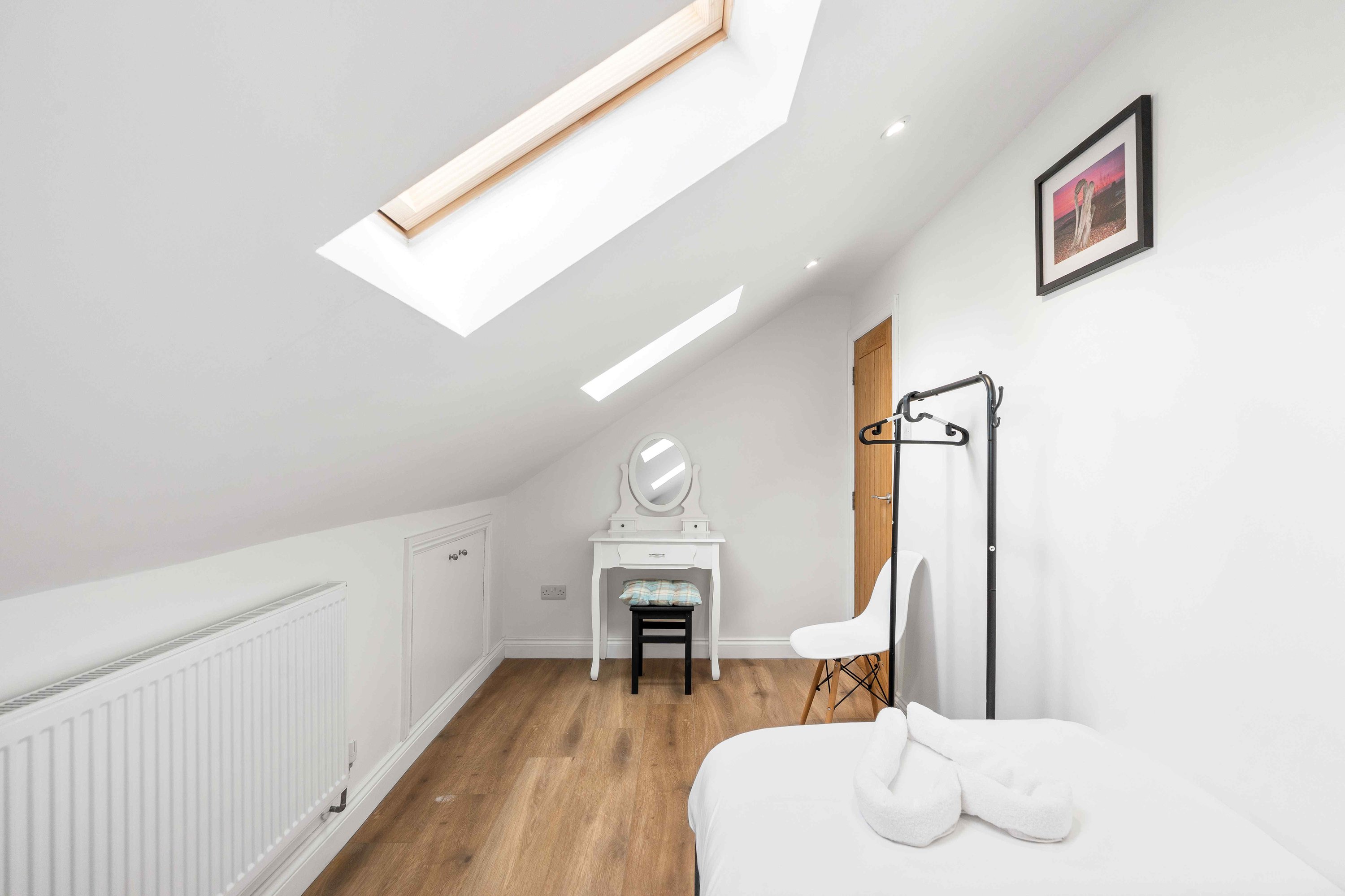 Coral Haven With Parking | By My Getaways in 34 Pines Avenue, Worthing BN14 9JQ Bn14 9JQ - Property image 15 - VivreStays