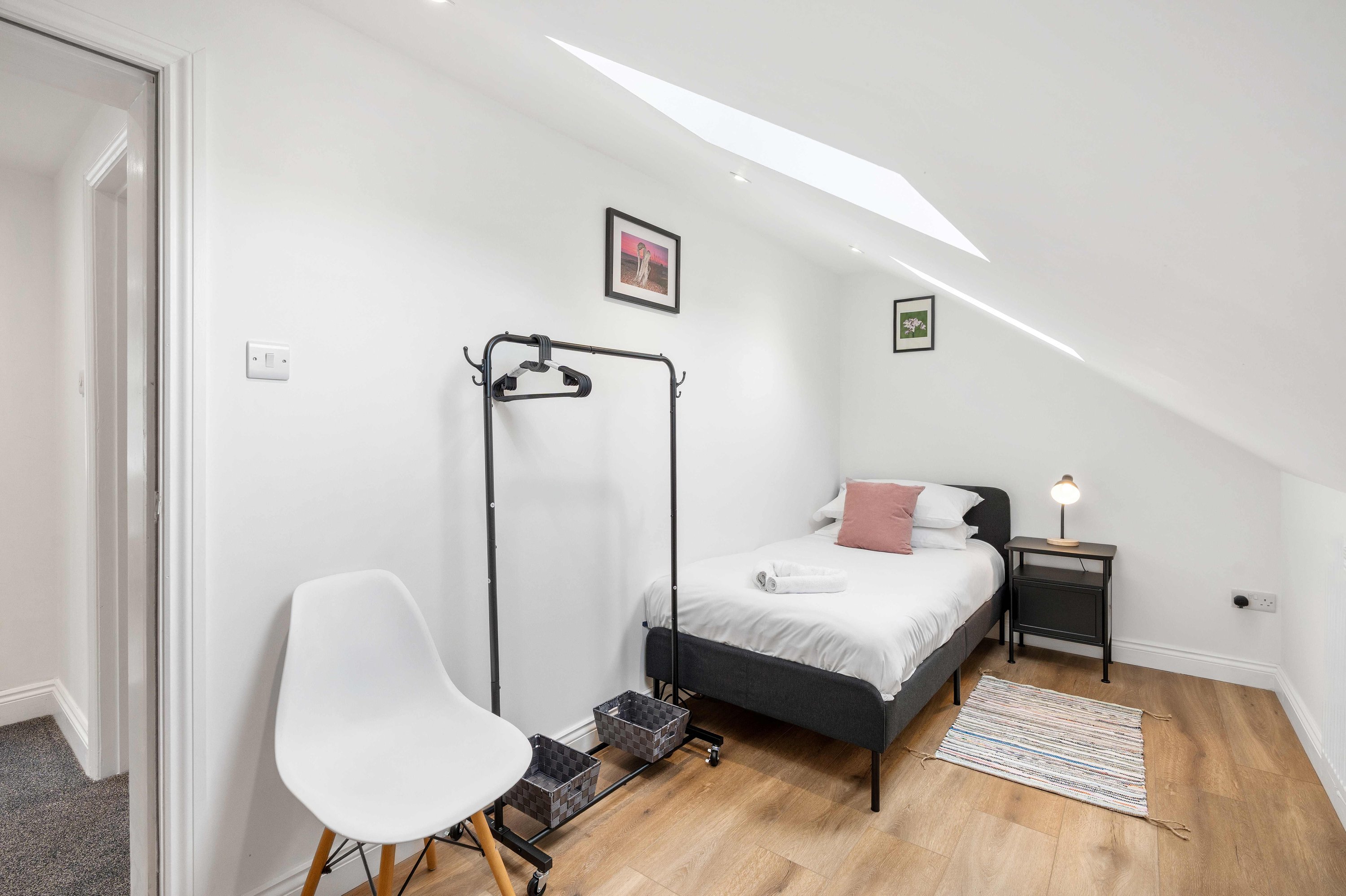 Coral Haven With Parking | By My Getaways in 34 Pines Avenue, Worthing BN14 9JQ Bn14 9JQ - Property image 16 - VivreStays