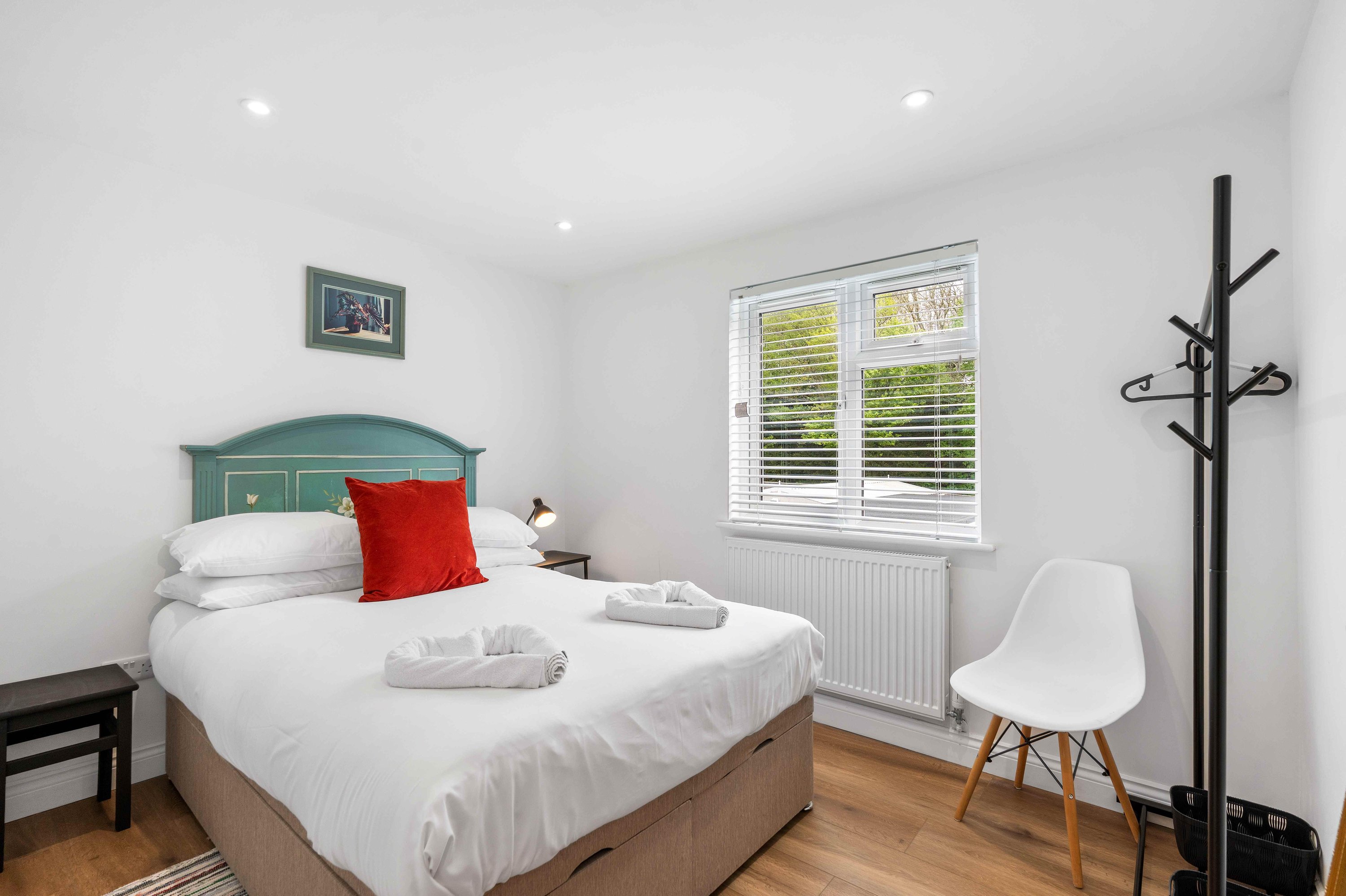 Coral Haven With Parking | By My Getaways in 34 Pines Avenue, Worthing BN14 9JQ Bn14 9JQ - Property image 19 - VivreStays