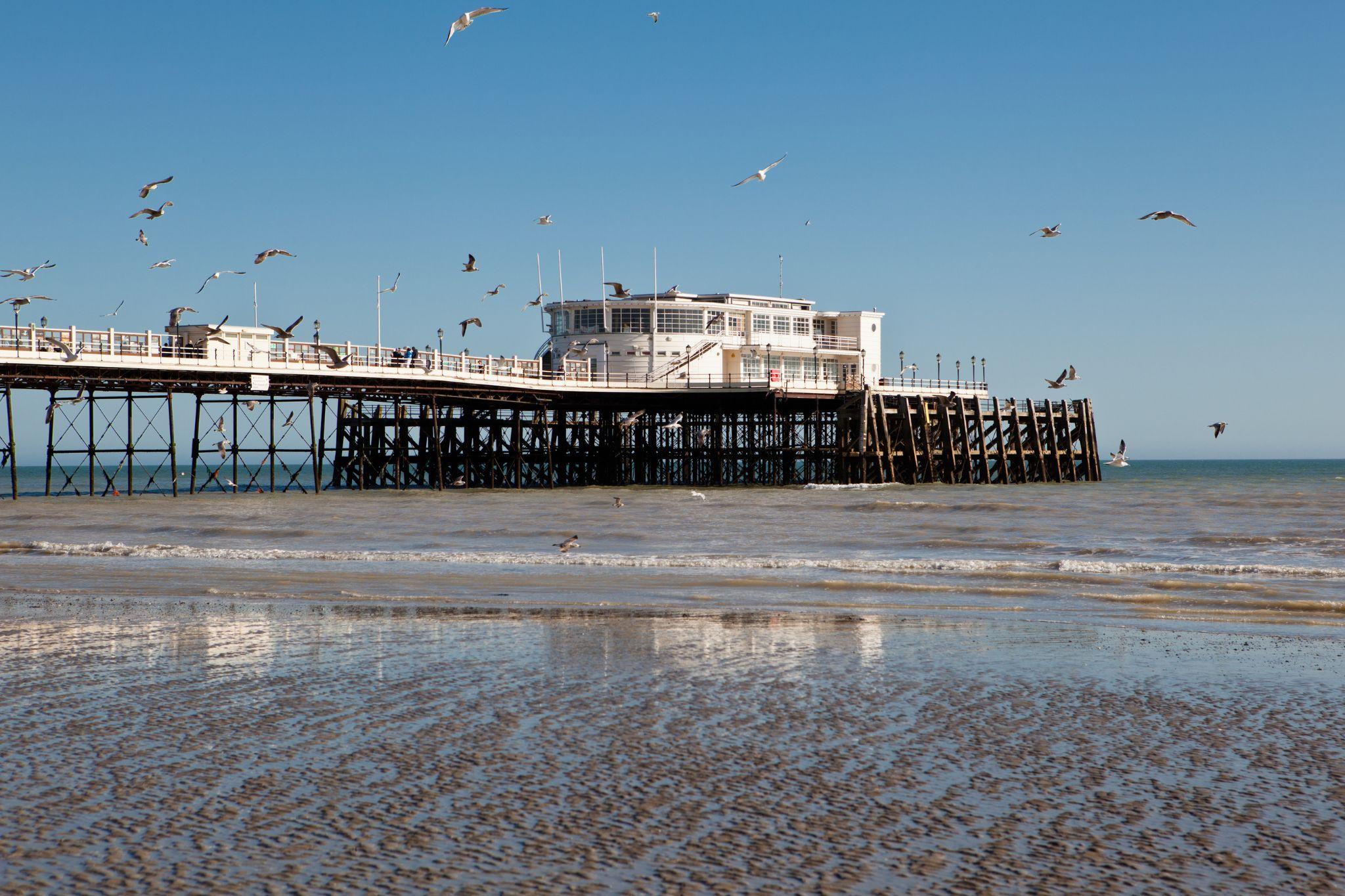 Coral Haven With Parking | By My Getaways in 34 Pines Avenue, Worthing BN14 9JQ Bn14 9JQ - Property image 26 - VivreStays