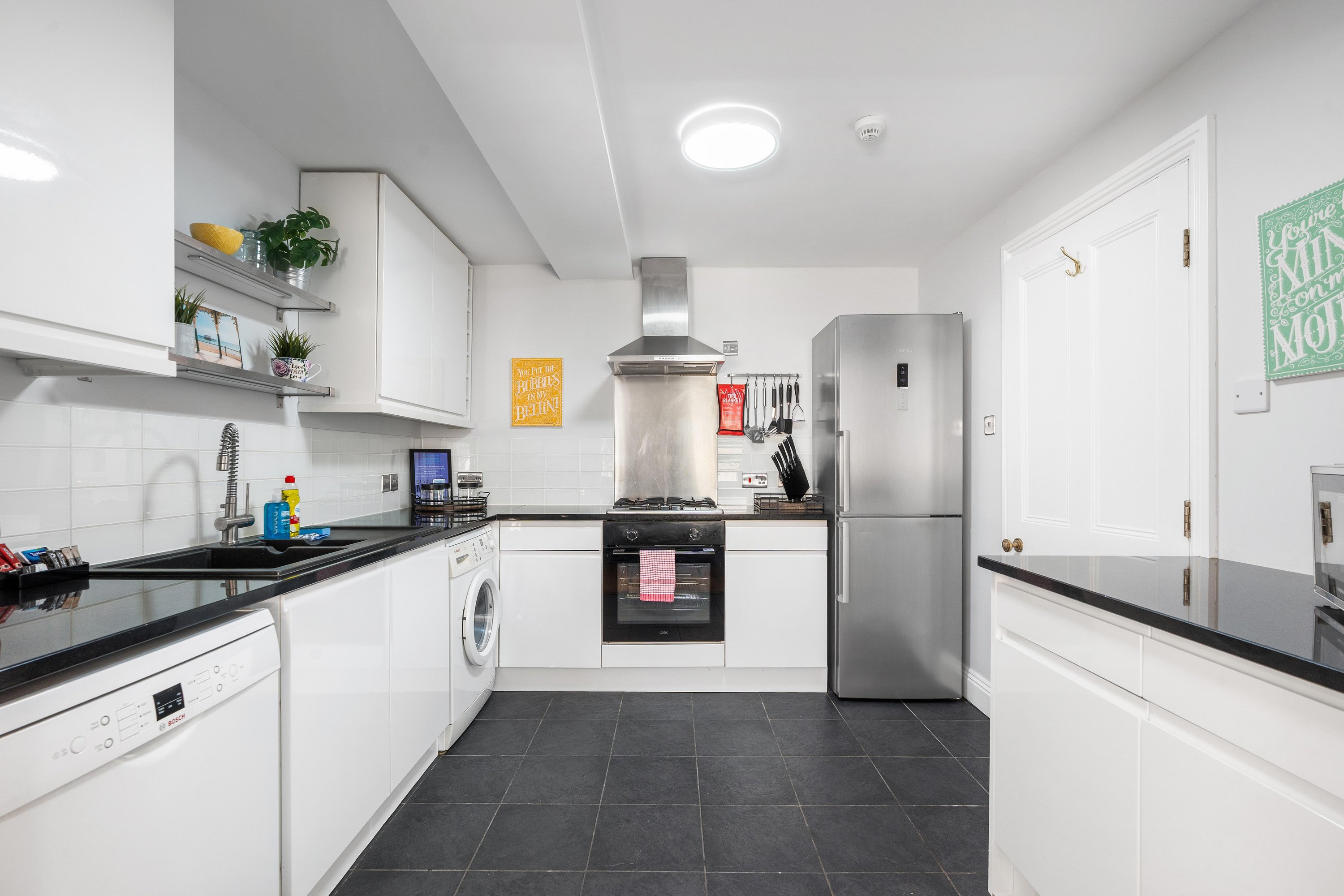 Hove Hideout | By My Getaways in Flat 1, 3 Adelaide Mansions, Hove BN3 2GT - Property image 4 - VivreStays