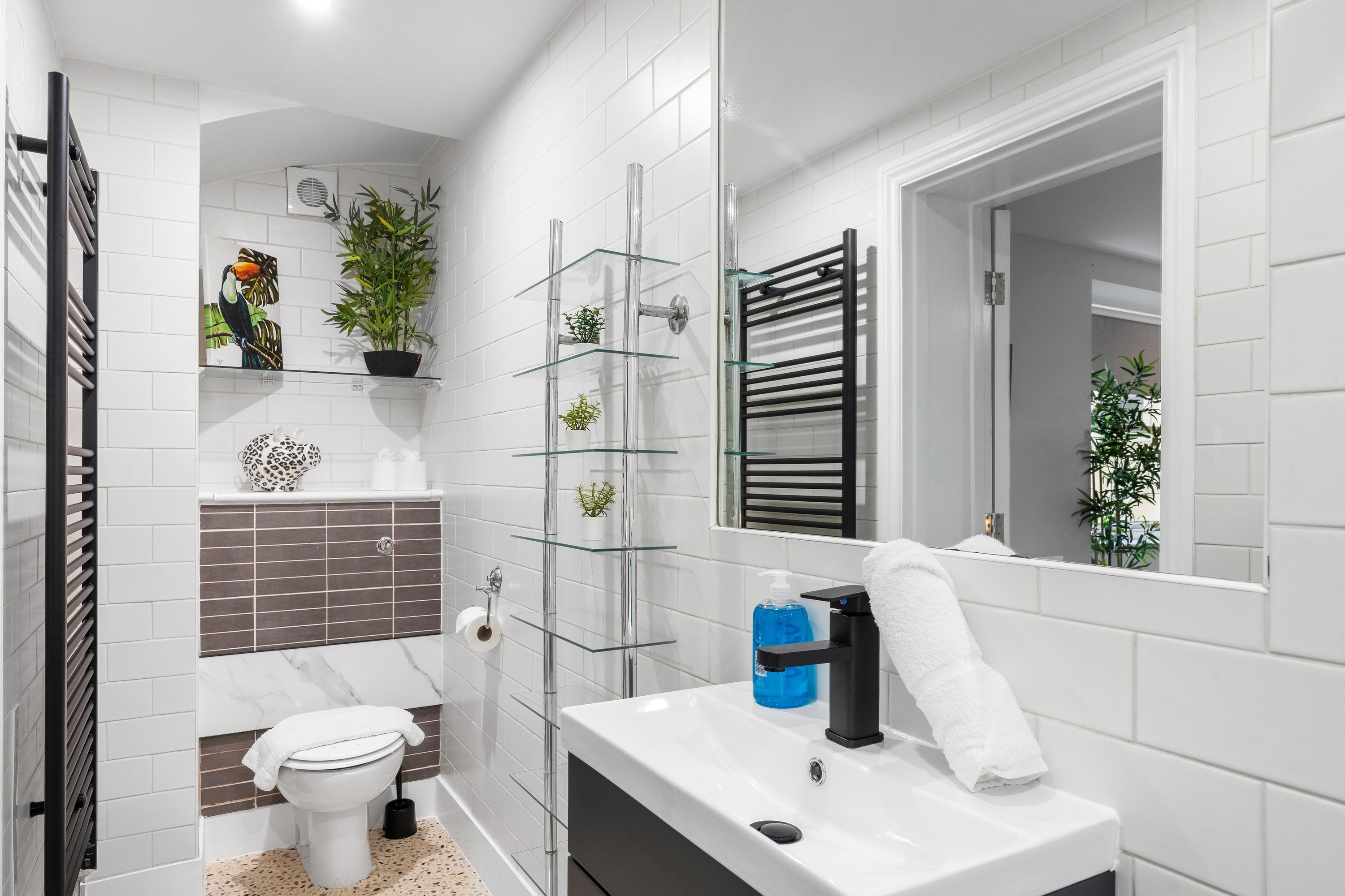 Hove Hideout | By My Getaways in Flat 1, 3 Adelaide Mansions, Hove BN3 2GT - Property image 8 - VivreStays