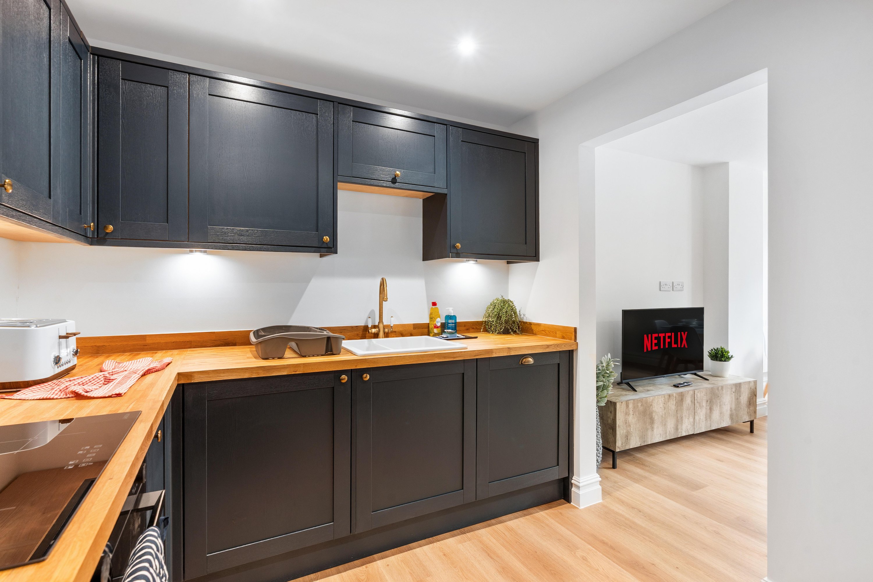Urban Breeze | By My Getaways in Flat 1, 1 Albion Street BN2 9PE - Property image 10 - VivreStays