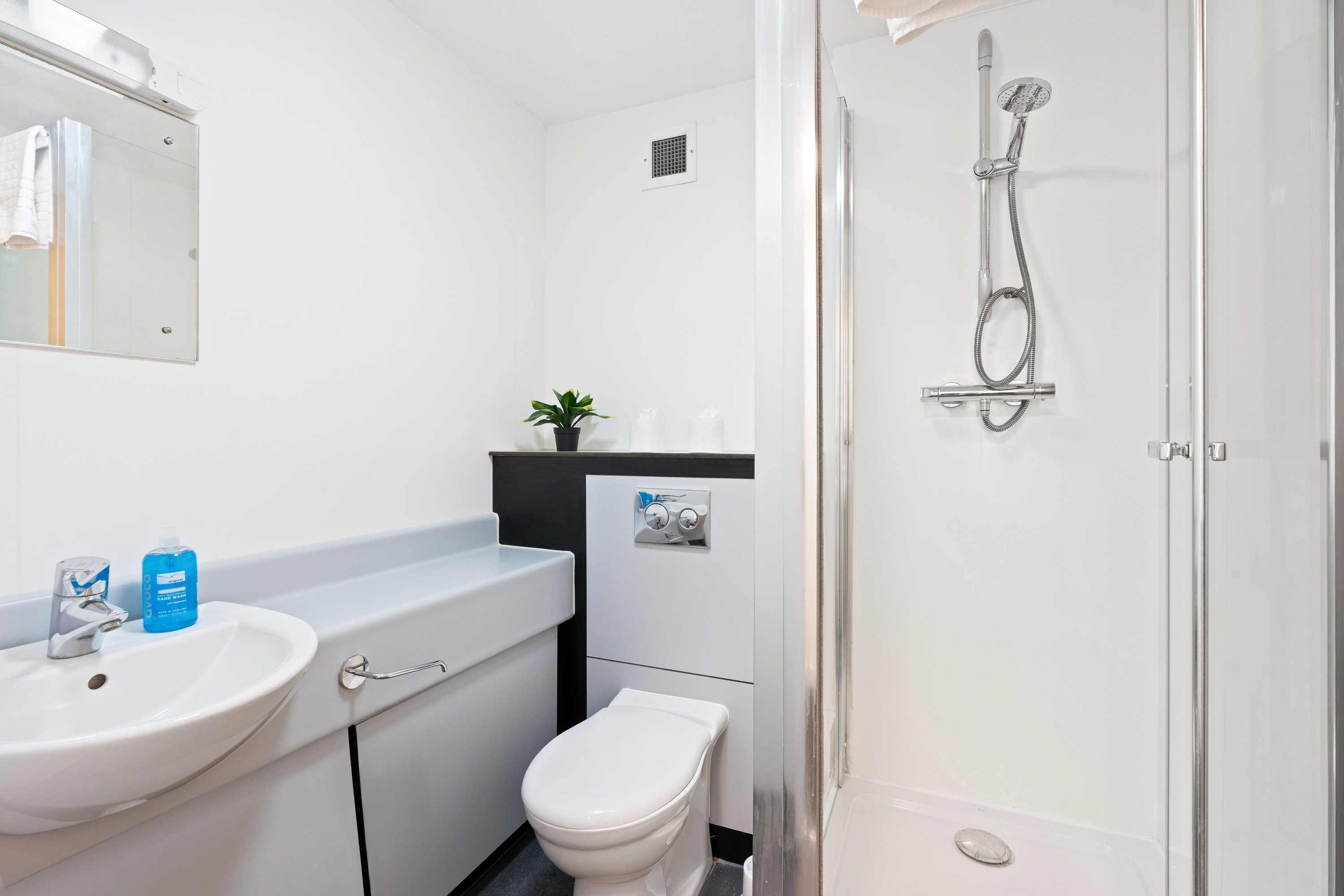Kings Residence 7 | By My Getaways in 51-53 Kings Road, Brighton BN1 1NA - Property image 17 - VivreStays