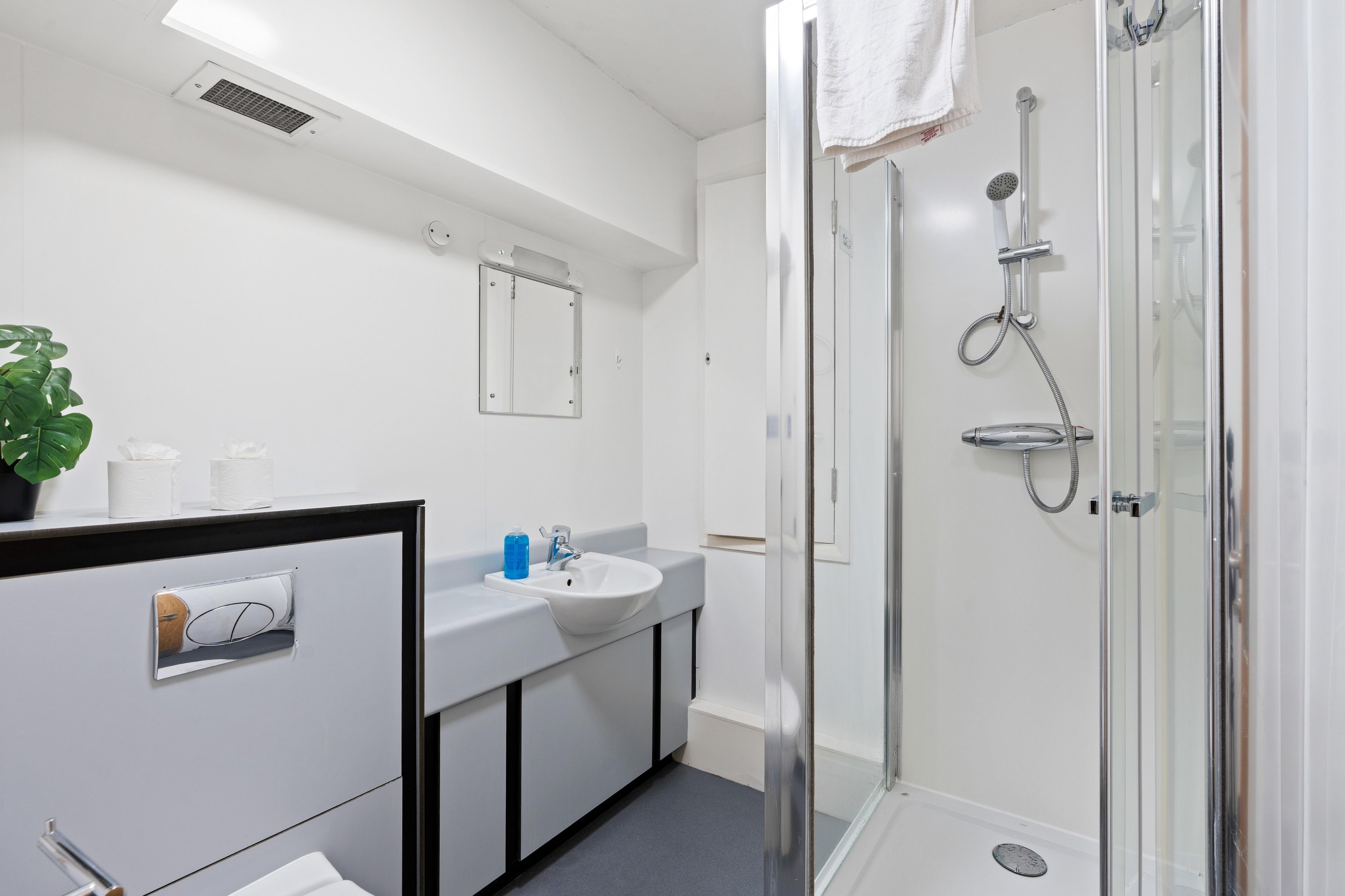 Kings Residence 7 | By My Getaways in 51-53 Kings Road, Brighton BN1 1NA - Property image 29 - VivreStays