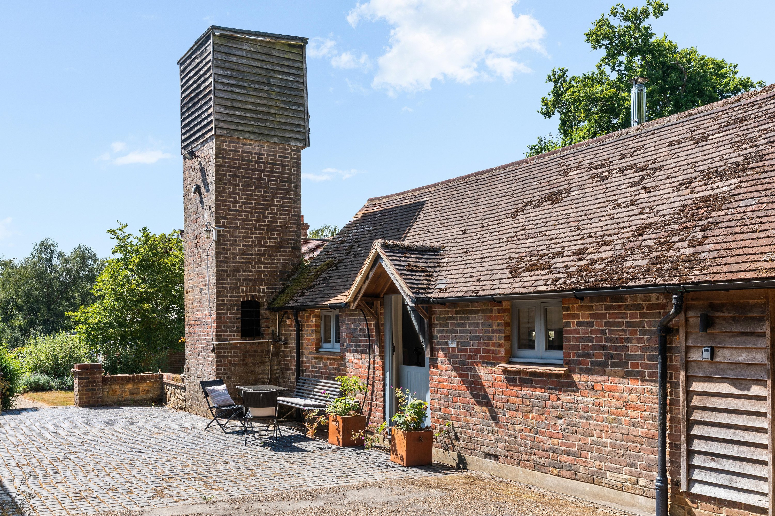Tea Hut | By My Getaways in The Tea Hut,  Chillies Lane, High Hurstwood TN22 4AA - Property image 2 - VivreStays