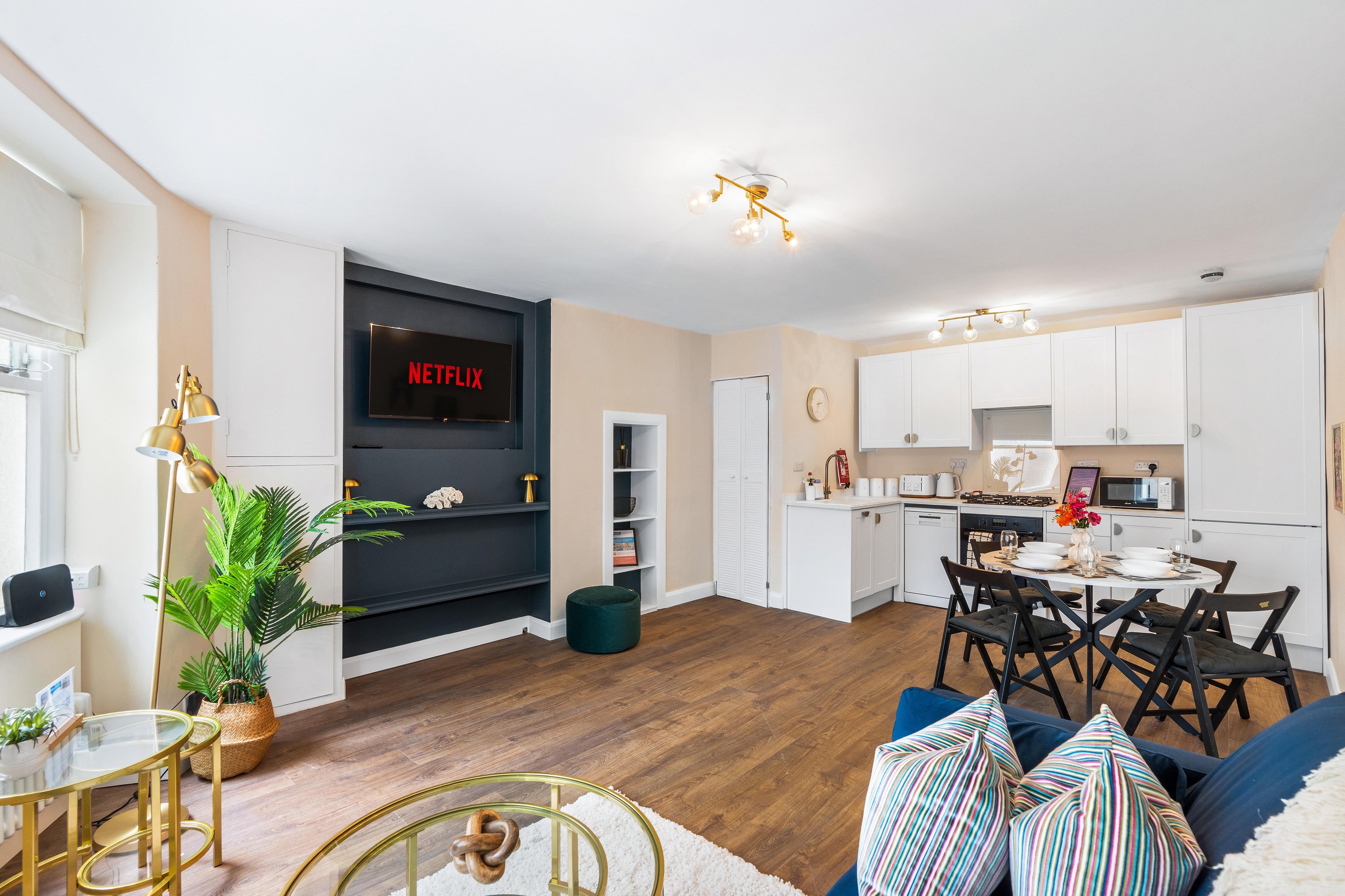 Coastal Calm | By My Getaways serviced apartment - Brighton - VivreStays