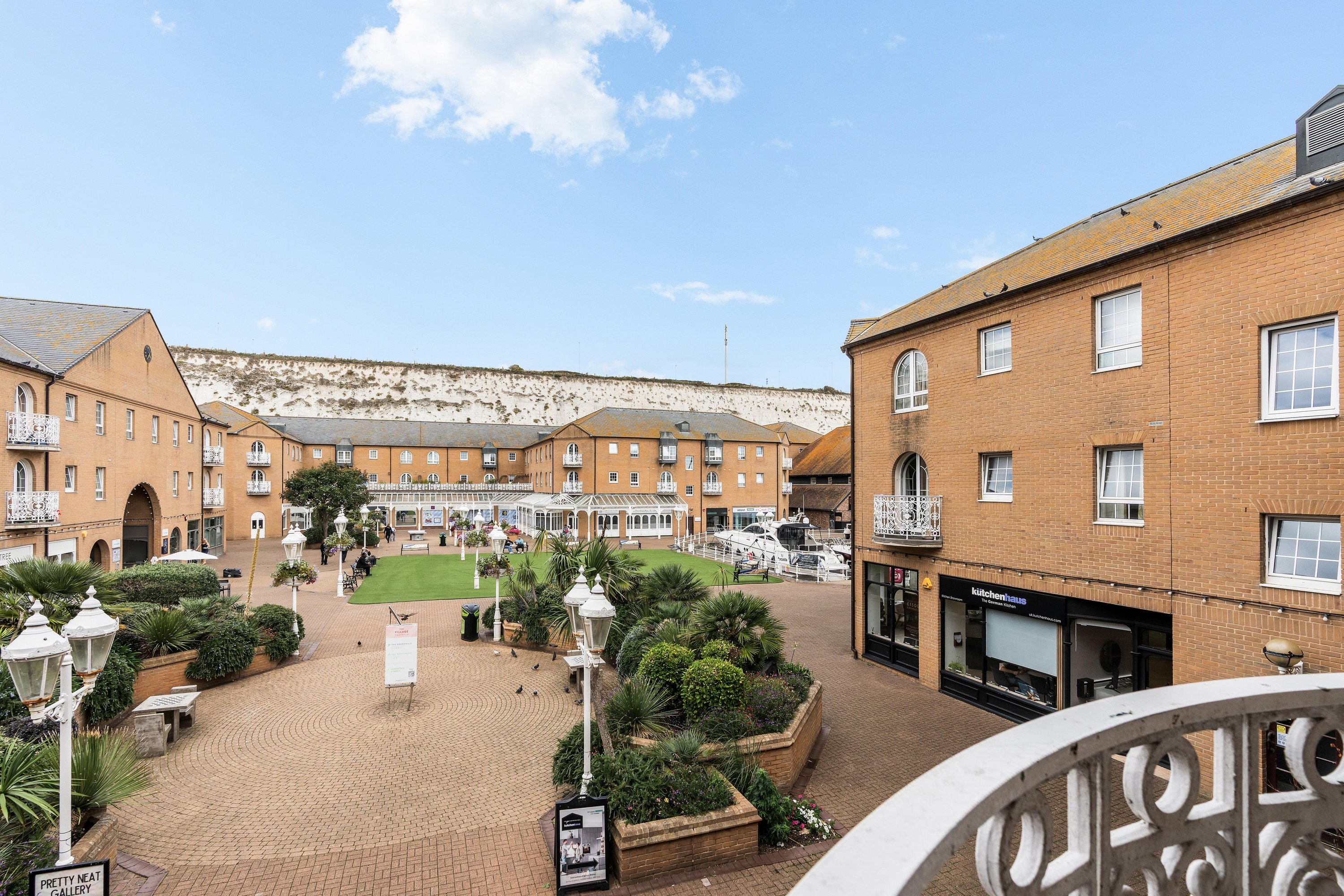 Portside Pearl | By My Getaways in 16 Portside, Brighton Marina Village BN2 5UW - Property image 2 - VivreStays