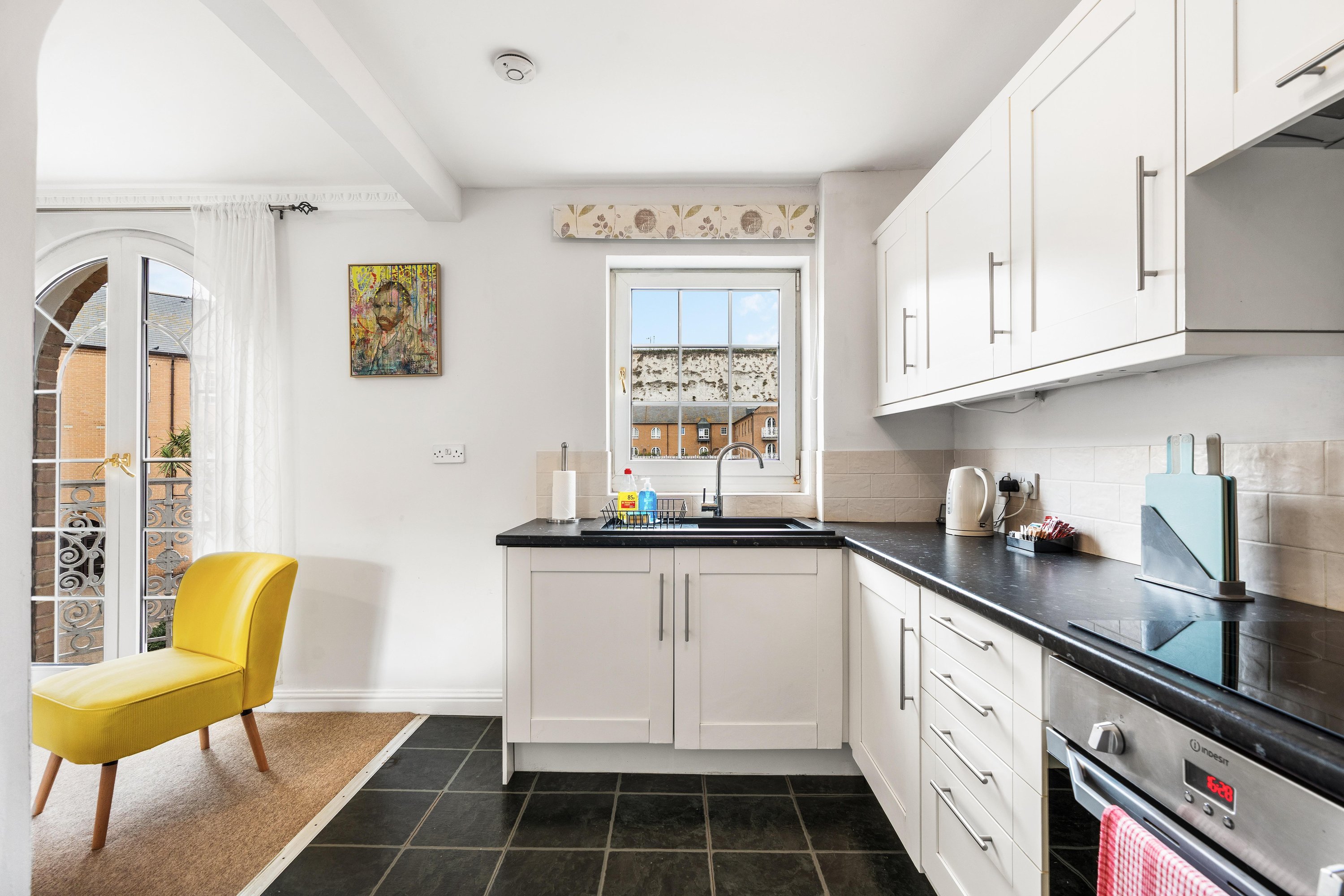 Portside Pearl | By My Getaways in 16 Portside, Brighton Marina Village BN2 5UW - Property image 6 - VivreStays