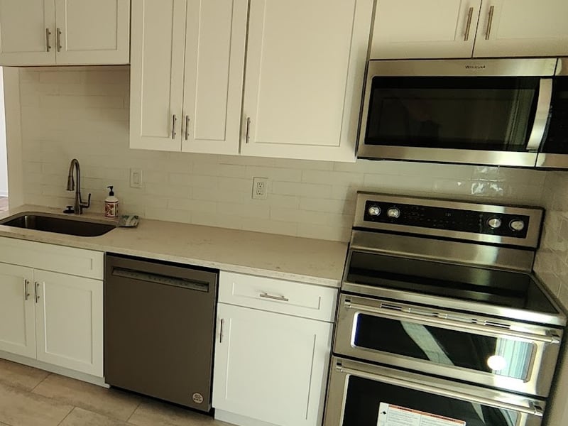 Thompson — photo 2