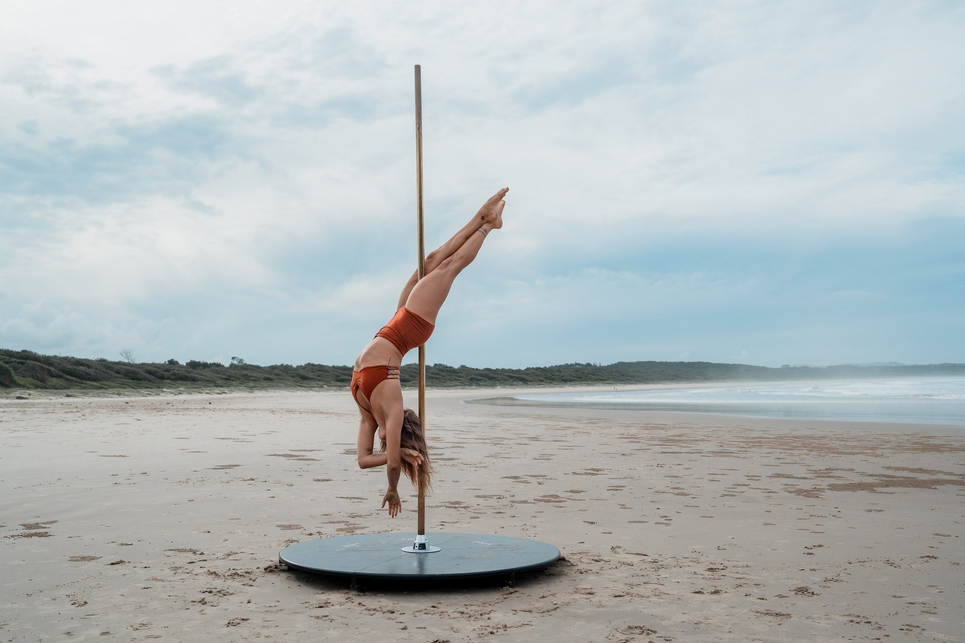 POLE · 2025