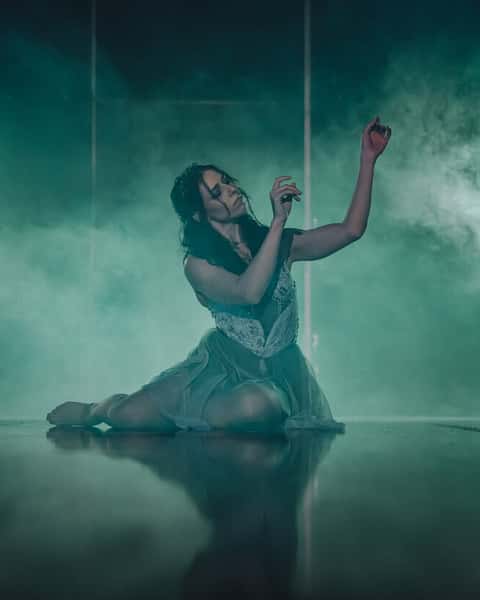 performances · 830