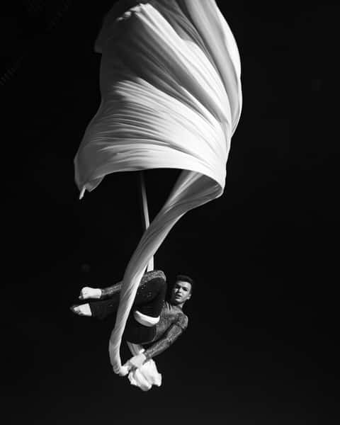 performances · 820