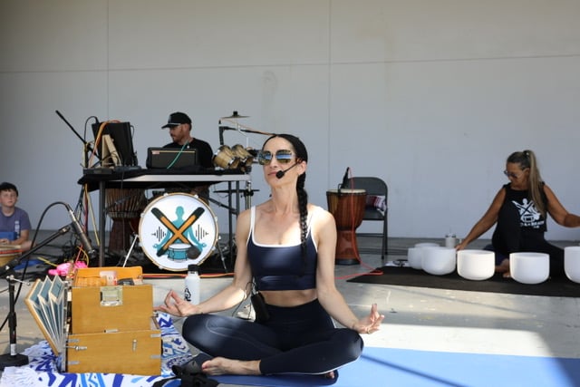Family Yoga X Beats