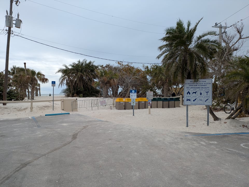 Barefoot beach access entrance