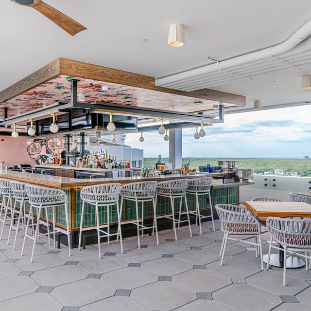Perry roof bar