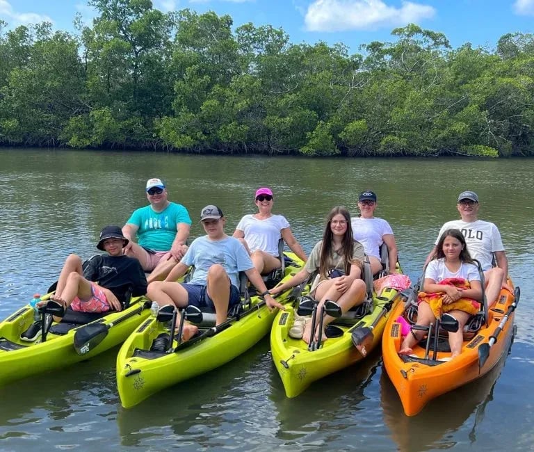 Family and friends enjoying hobie kayaks qfm8al37lsixf9isagg7vcdi8lmdd4uab2okqv9204