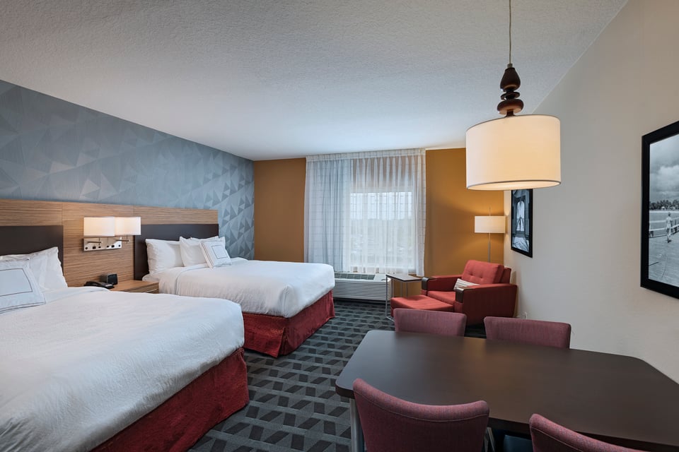 Double queen bedroom
