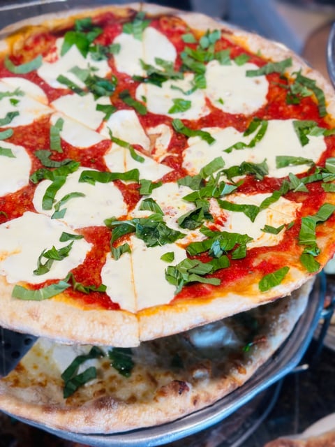 Naples pizza wars cover photo