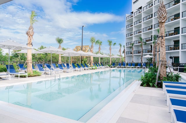 Perry Hotel Ground Pool Infinity