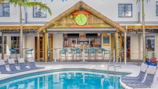 5 o'Clock Somewhere Bar & Grill 4