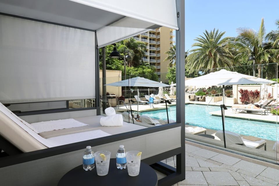 Jw mrkfl spa cabana 13066 Classic Hor