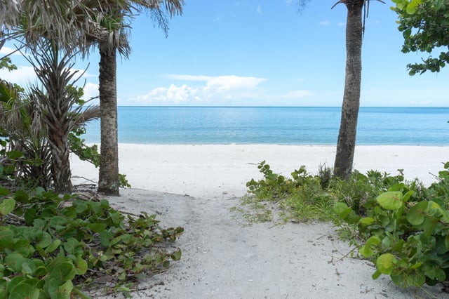 Barefoot beach Naples, FL Saylor Trail beach access