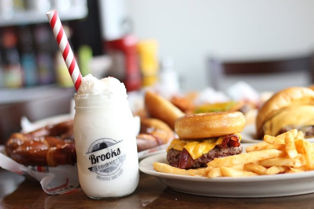 Brooks burgers burger frieds plate