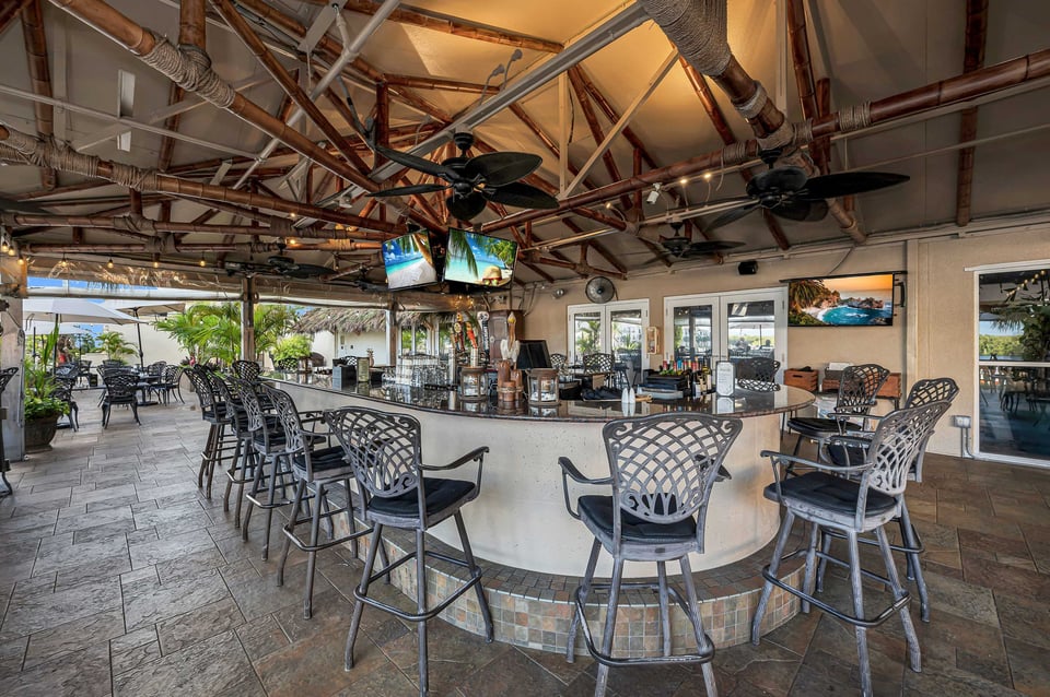 Bayfront inn bar