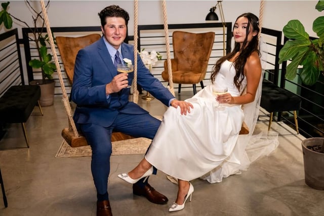The shop wedding on swings