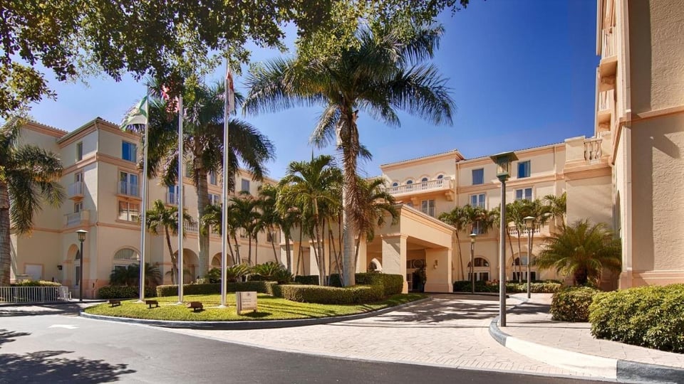 Naples Hilton front drive