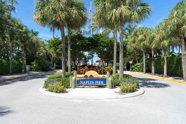 Naples pier entrance