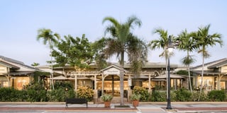 Tommy bahama wide restaurant shop
