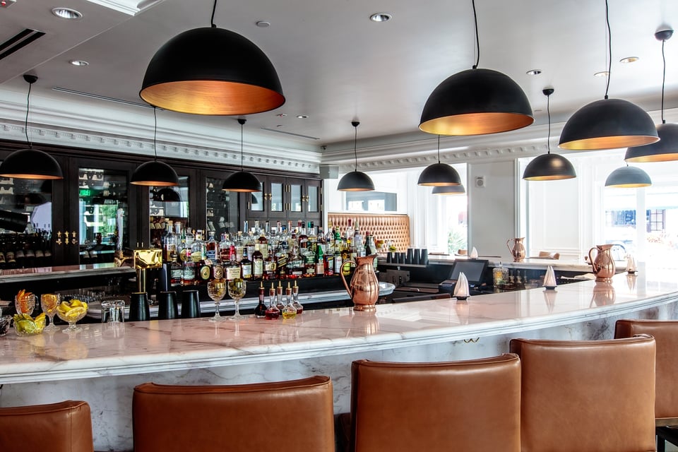Sails restaurant bar