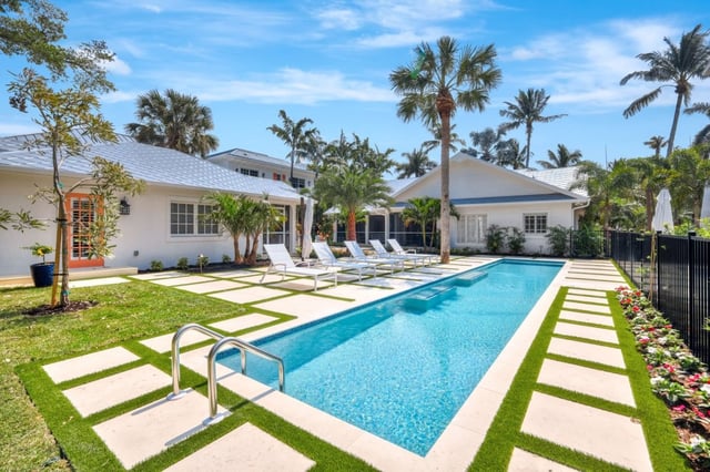 Olde Naples · 47 8th Ave S