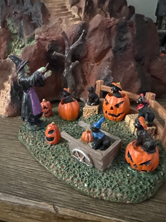 Frightful Feline Choir