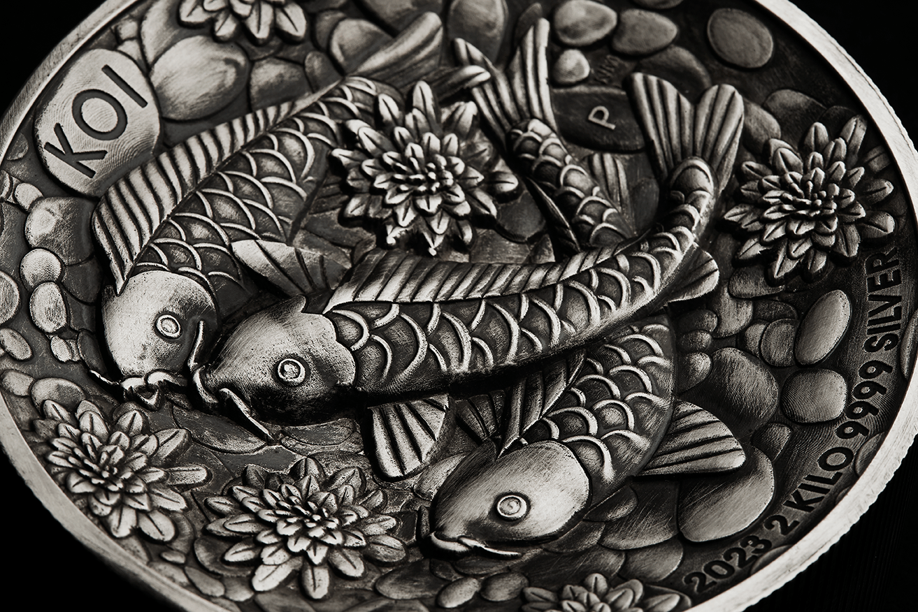 23P74AAA-2023-koi-fish-2-kilo-silver-antiqued-high-relief-coin
