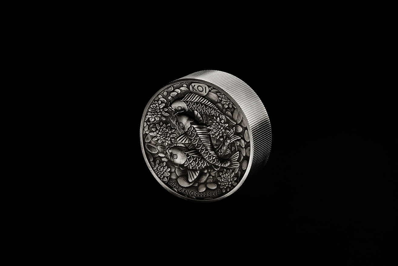 23P74AAA-2023-koi-fish-2-kilo-silver-antiqued-high-relief-coin