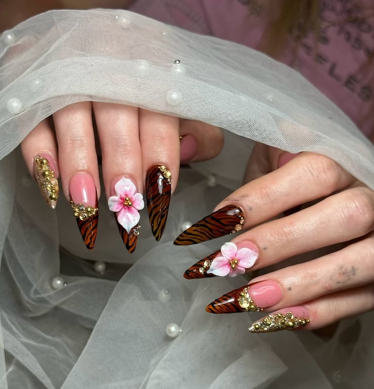 Luxury Nails Hero