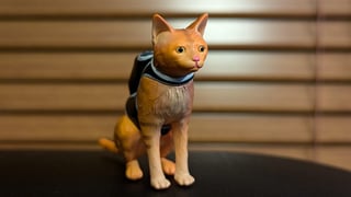 物販エリアのハピネットブースでは『Stray』グッズを販売。ちょっとアンニュイなカプセルトイもお出迎え【TGS2024】