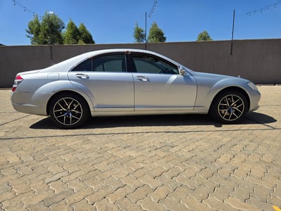 Mercedes-Benz  (2009) exterior image - Sedan