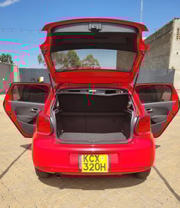Volkswagen  (2012) interior image - Hatchback
