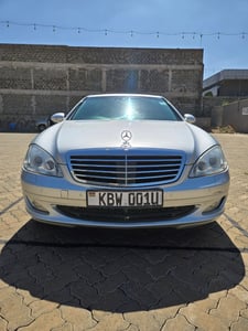 Mercedes-Benz  (2009) exterior image - Sedan