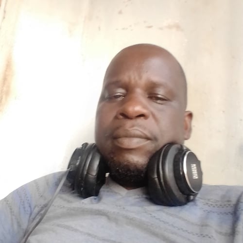 Henry Naparari - Malawi artist on MalawiSongs