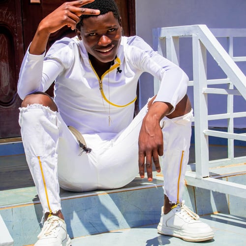 Laxy One - Malawi artist on MalawiSongs