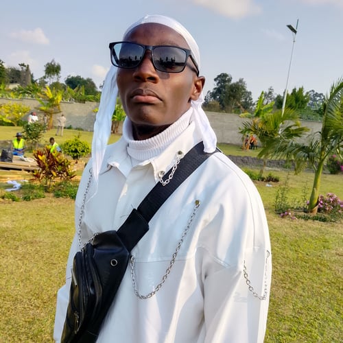 Ron Vibe On Top - Malawi artist on MalawiSongs