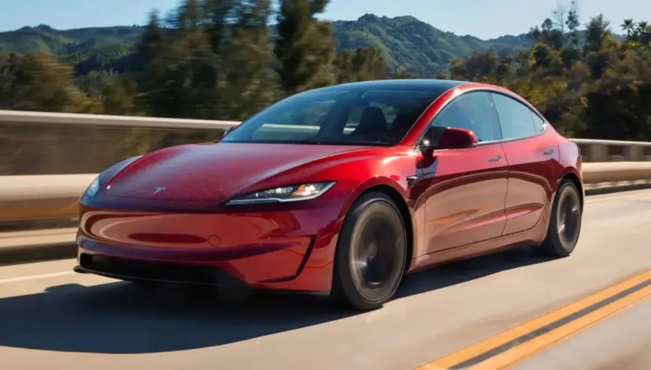 Real estate agent Tesla Model 3